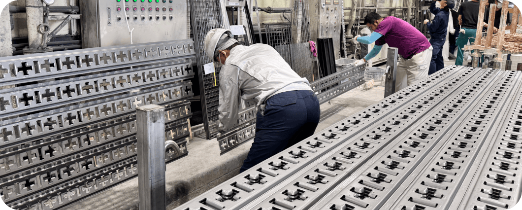 工場現場の内観写真